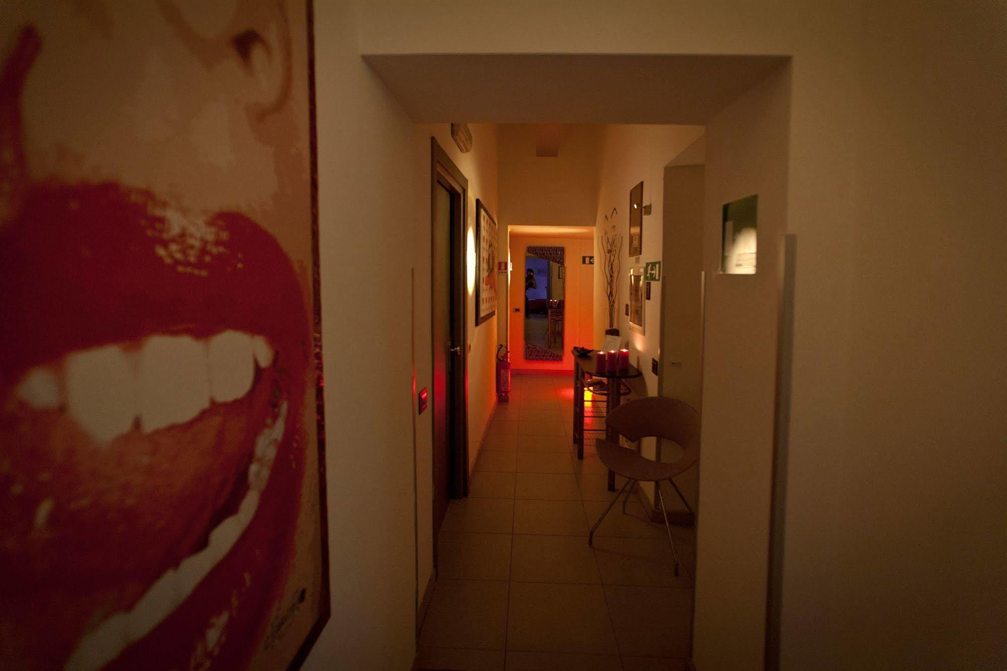 Crossing Roma 1 Hotel Bagian luar foto